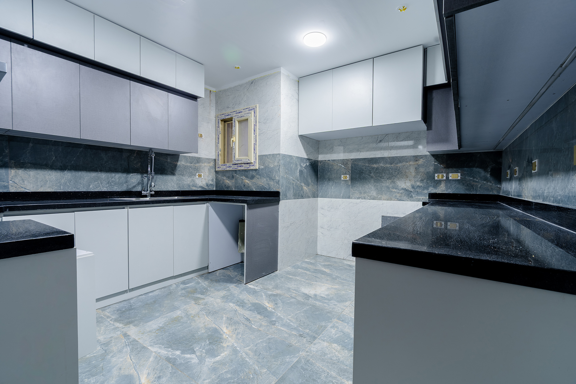 OMR00230-HDR